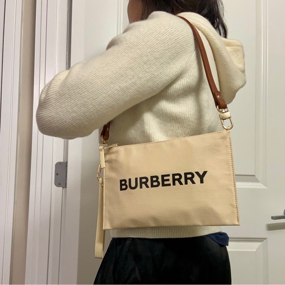 🆕 Burberry Cosmetic Pouch Converted Shoulder Bag with Wristlet Beige - Picture 2 of 13